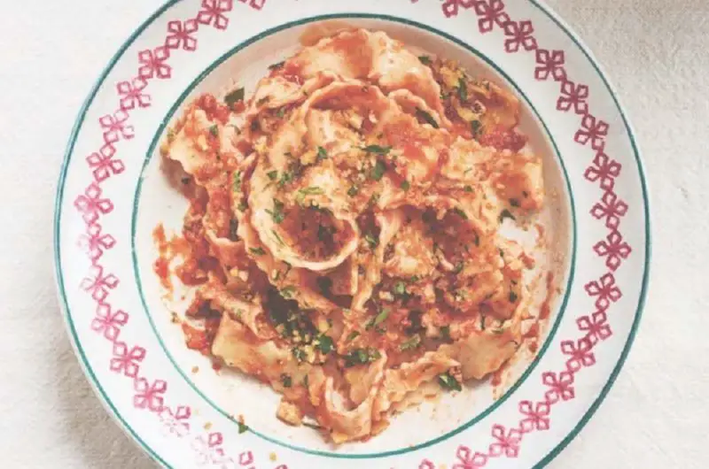 Zelf pasta maken, tagliatelle met tomaten-ansjovissaus