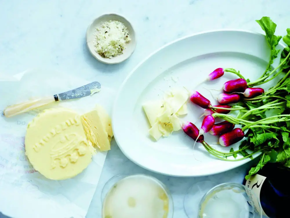 Franse radijsjes met boter en tuinmanszoutmelange