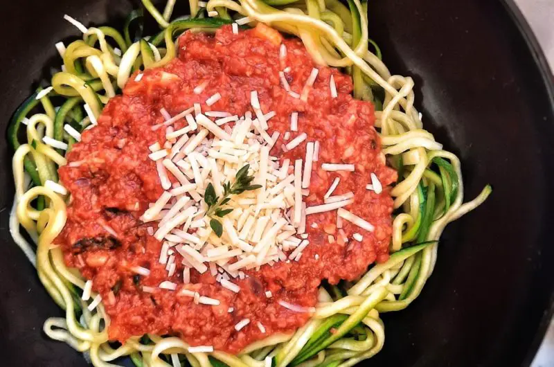 Courgette spaghetti met makkelijke tomatensaus 