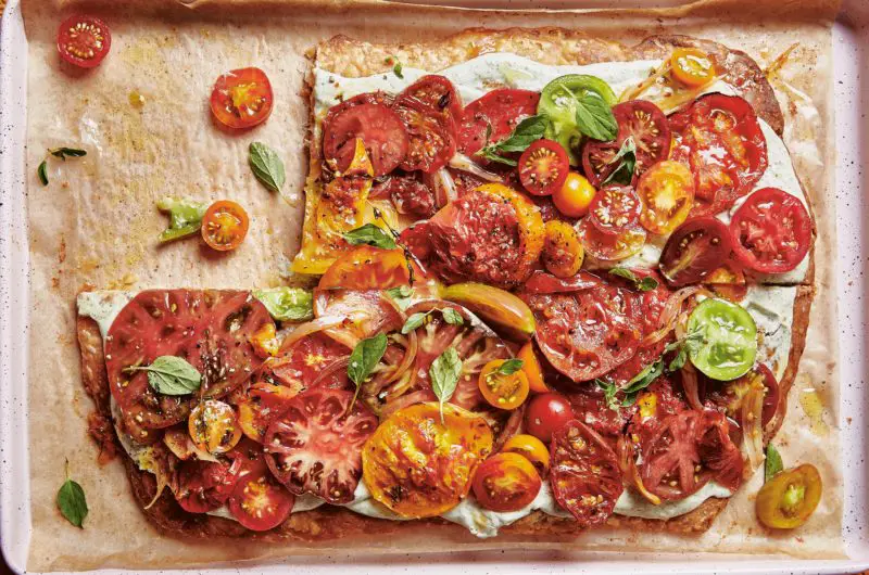 Tomatenplaattaart met specerijen en kruidige feta