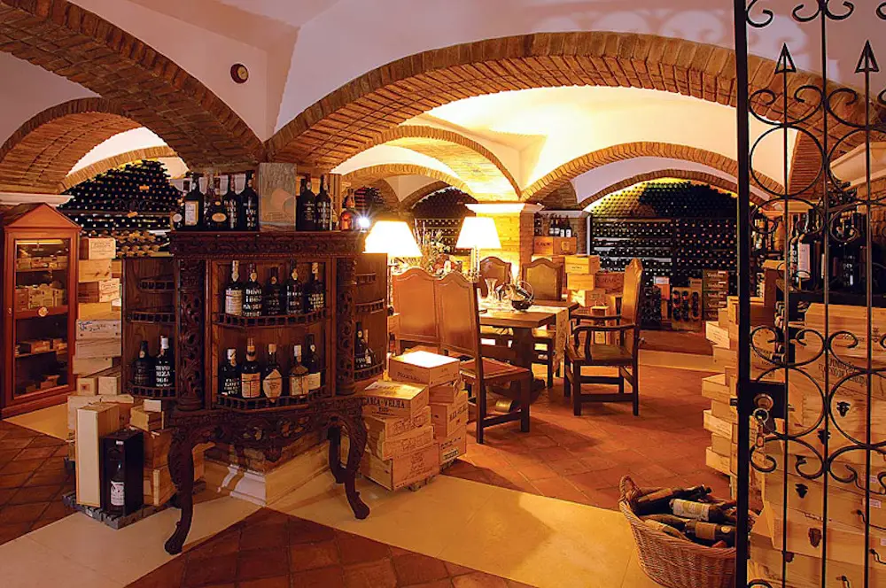 wijnkelder van restaurant don sebastiao in algarve