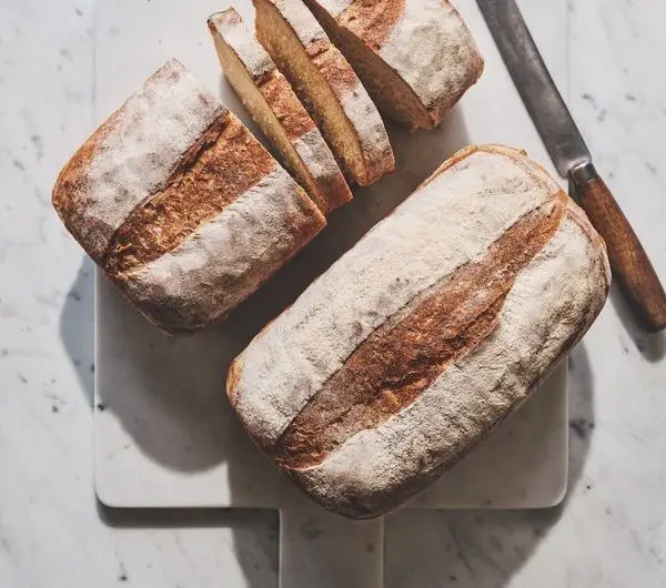 Wit bus brood bakken